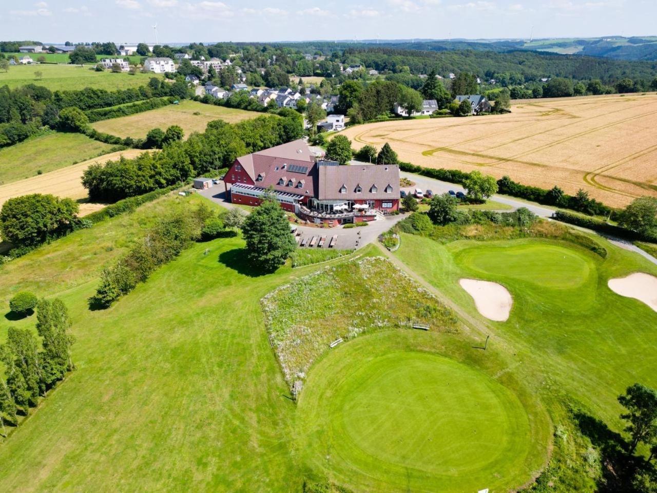 L'Hotel Et Restaurant Du Golf De Clervaux Eselborn Zewnętrze zdjęcie