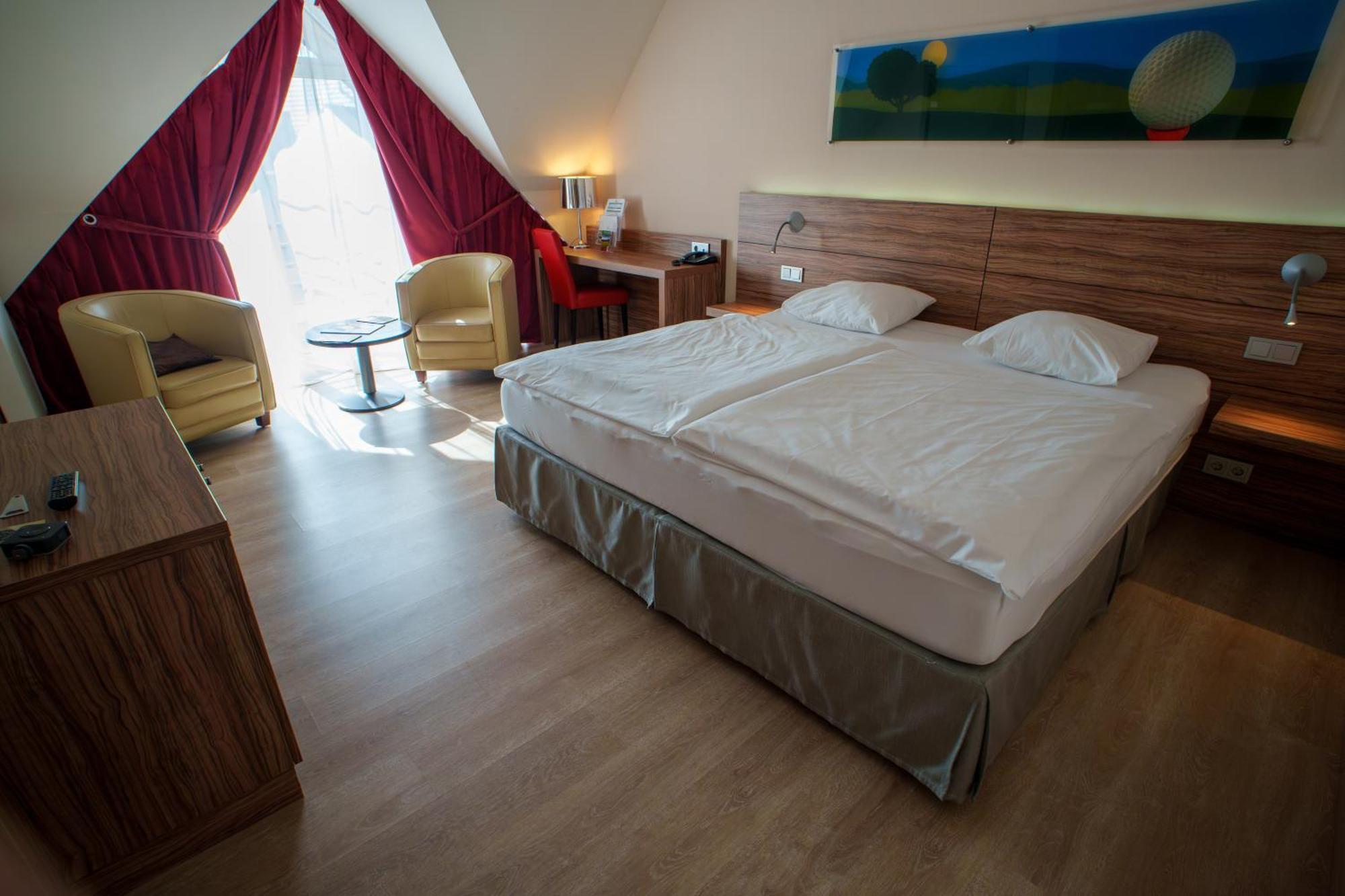 L'Hotel Et Restaurant Du Golf De Clervaux Eselborn Zewnętrze zdjęcie