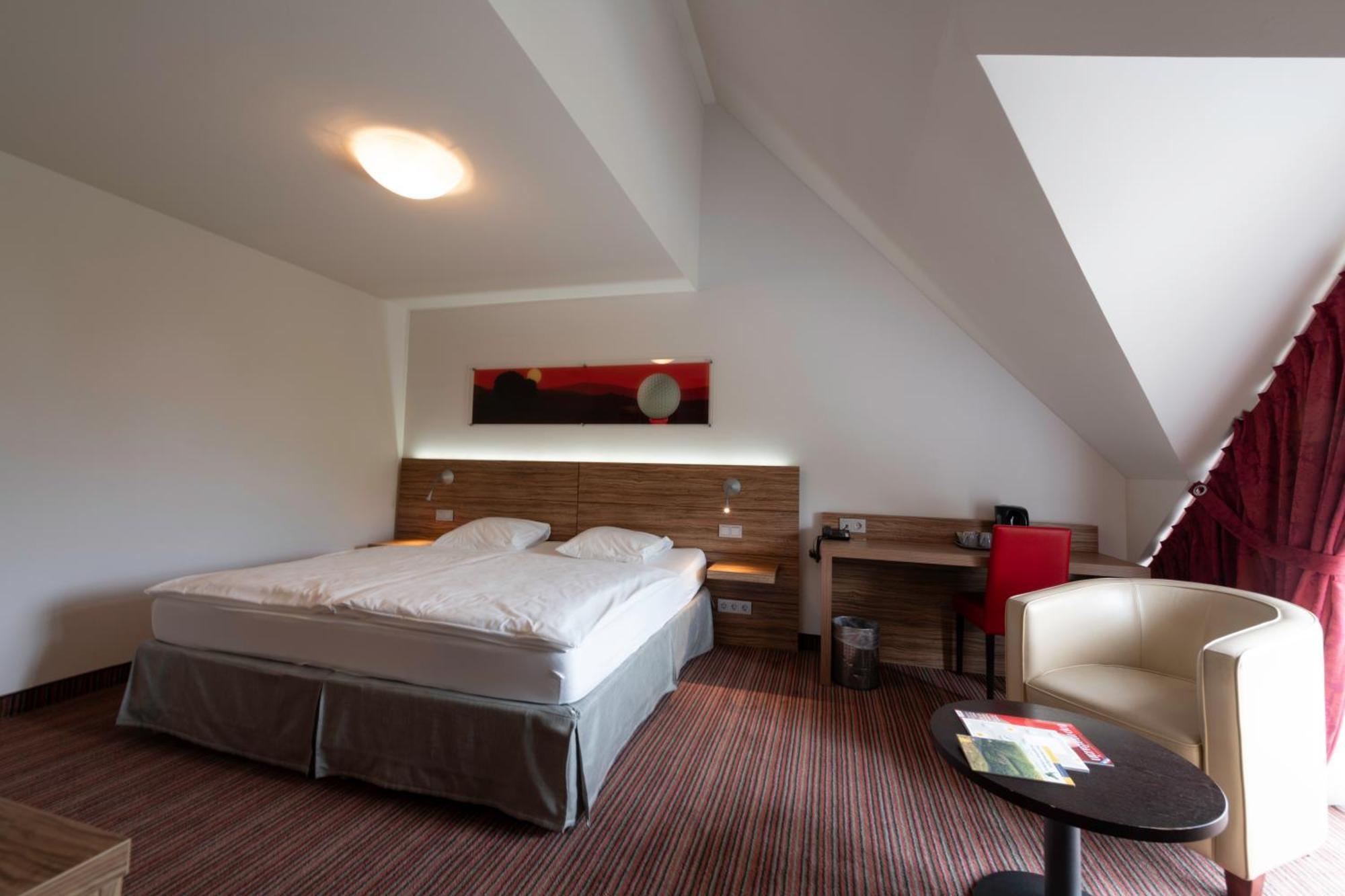 L'Hotel Et Restaurant Du Golf De Clervaux Eselborn Zewnętrze zdjęcie